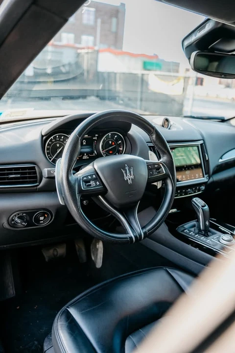 2023 Maserati Levante - Image 8 of 12