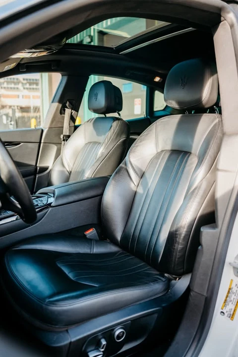 2023 Maserati Levante - Image 7 of 12