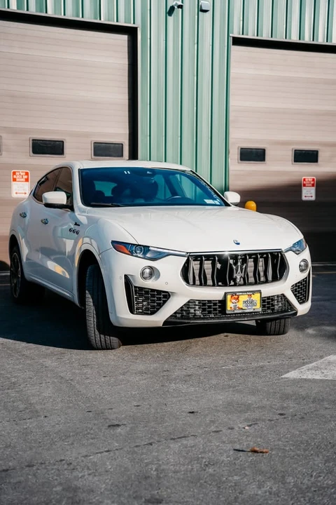 2023 Maserati Levante - Image 3 of 12