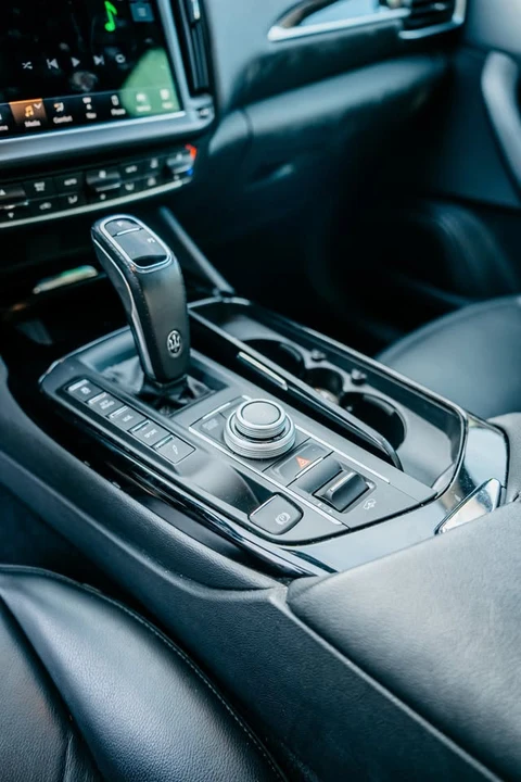 2023 Maserati Levante - Image 9 of 12
