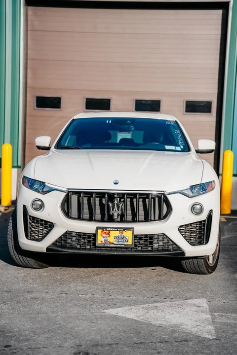 2023 Maserati Levante - Image 2 of 12