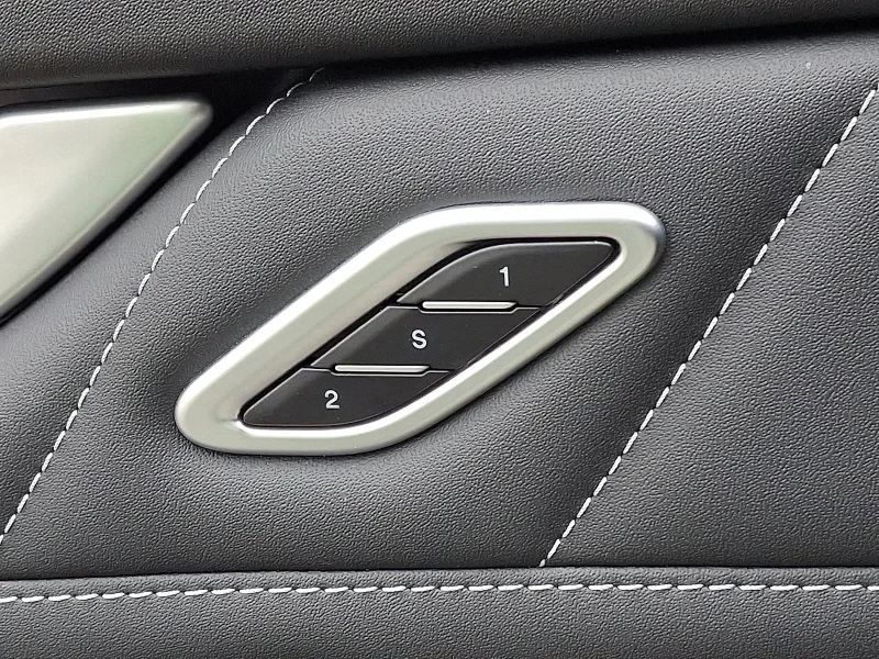 2023 Maserati Levante - Image 11 of 12