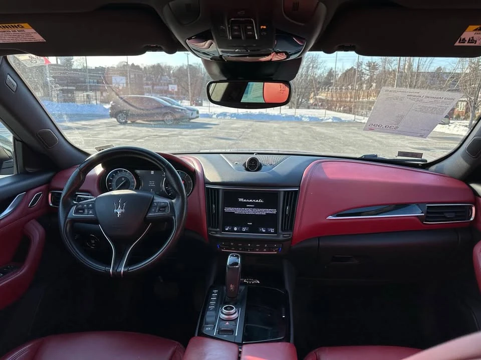2023 Maserati Levante - Image 17 of 20