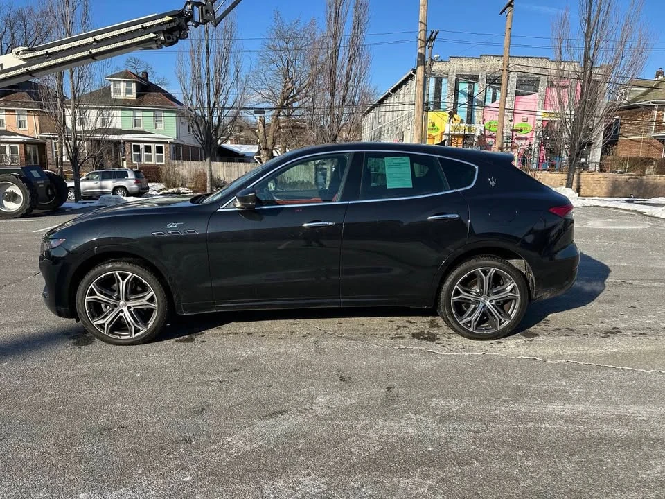 2023 Maserati Levante - Image 9 of 20