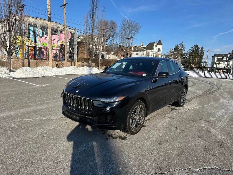 2023 Maserati Levante - Image 2 of 20