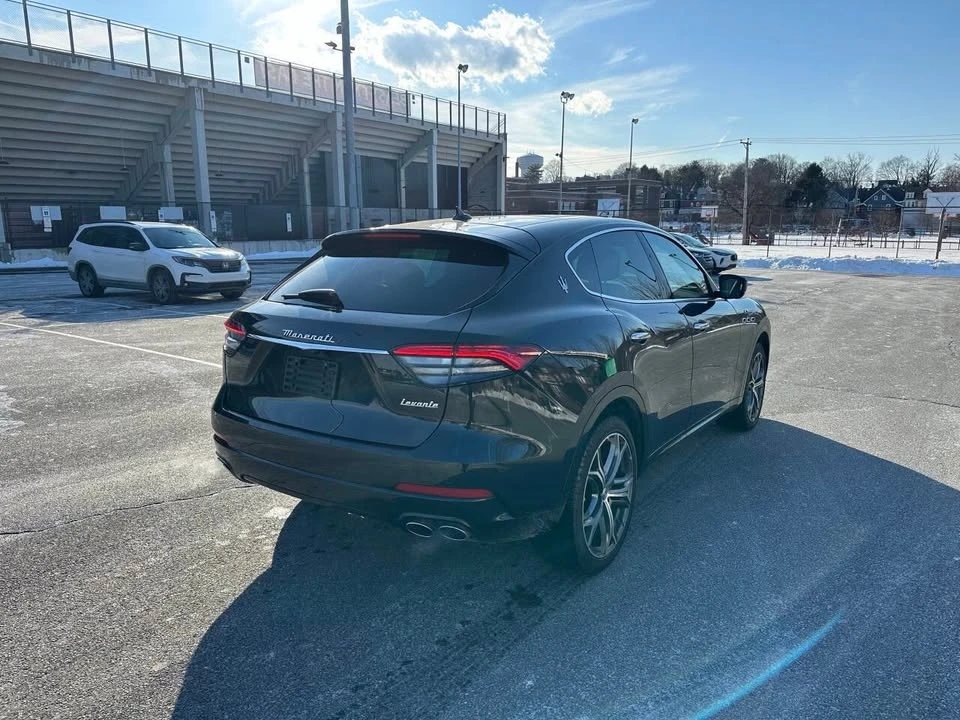 2023 Maserati Levante - Image 6 of 20