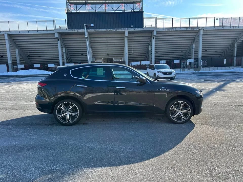 2023 Maserati Levante - Image 4 of 20