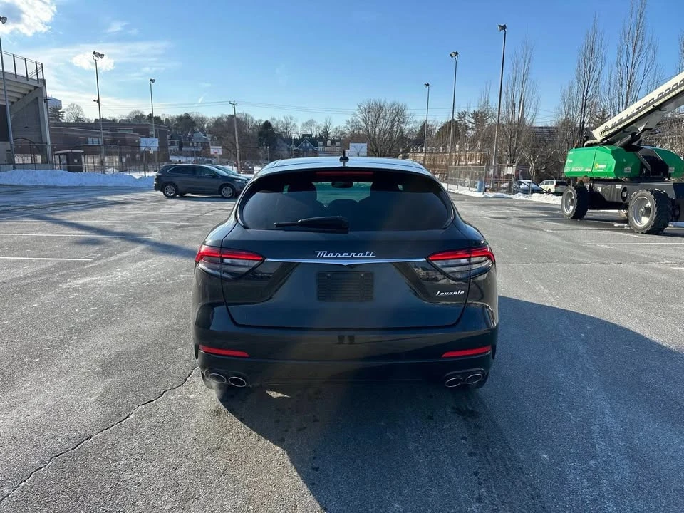 2023 Maserati Levante - Image 7 of 20