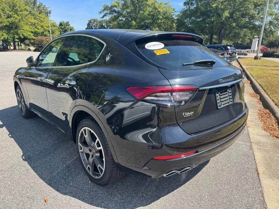 2023 Maserati Levante - Image 7 of 8