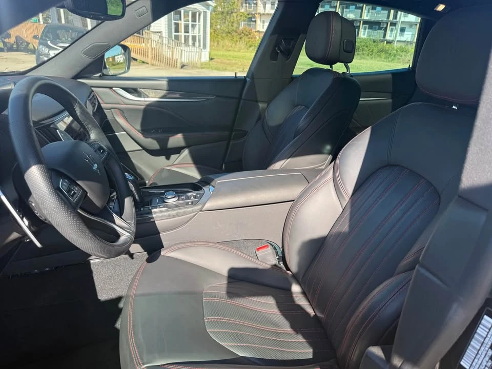 2023 Maserati Levante - Image 5 of 6