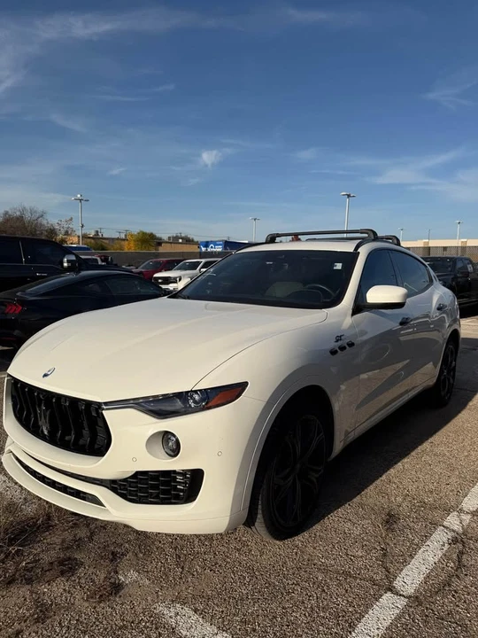 2023 Maserati Levante - Image 3 of 9