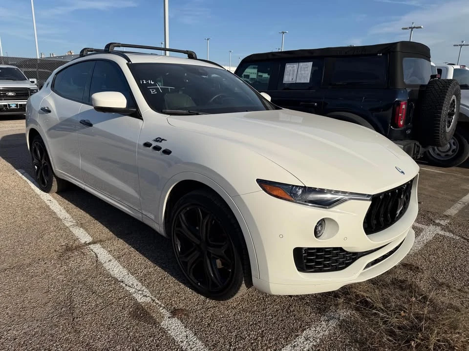 2023 Maserati Levante - Image 4 of 9
