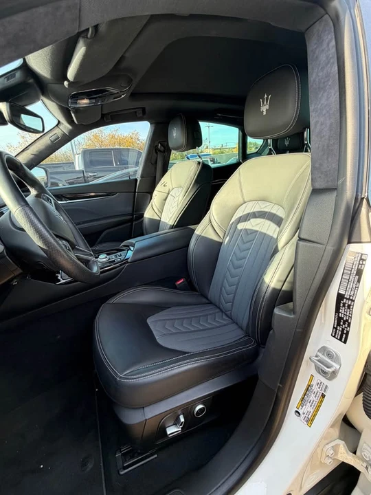 2023 Maserati Levante - Image 7 of 9