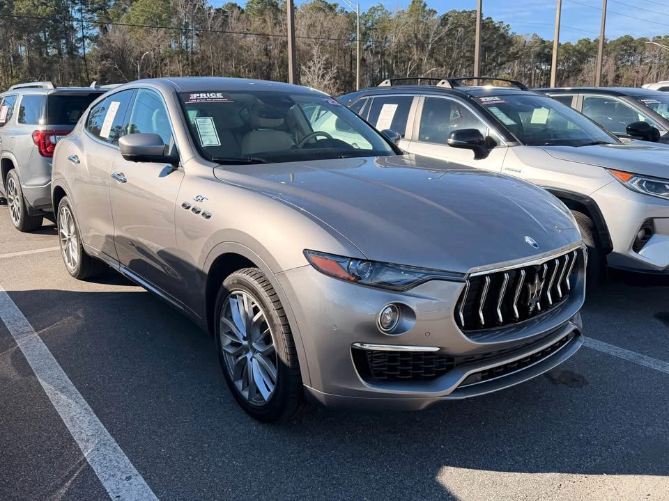 2023 Maserati Levante - Image 2 of 6