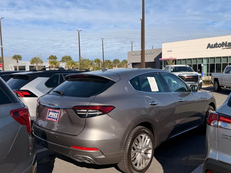 2023 Maserati Levante - Image 4 of 6