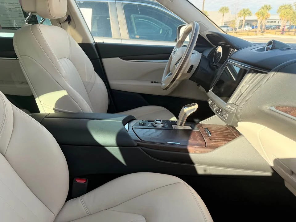2023 Maserati Levante - Image 5 of 6