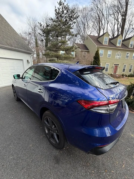 2023 Maserati Levante - Image 4 of 10