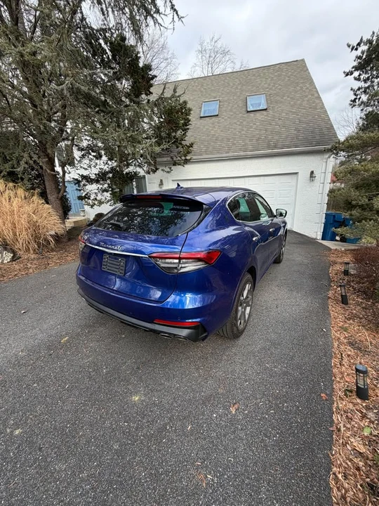 2023 Maserati Levante - Image 3 of 10