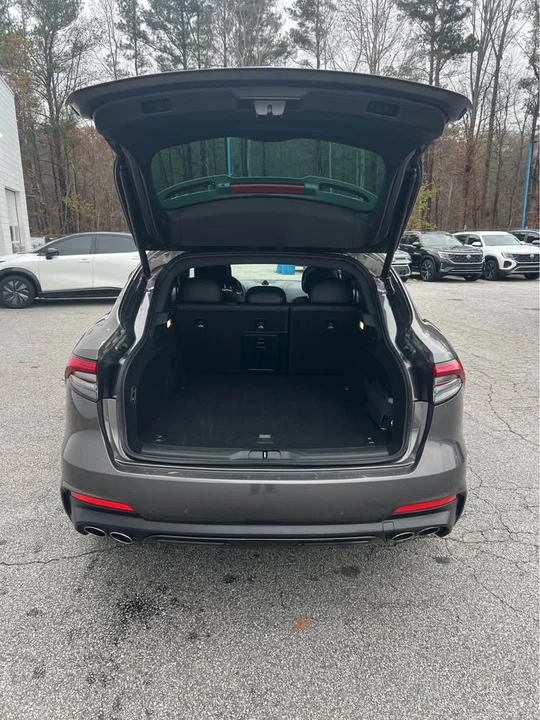 2023 Maserati Levante Modena - Image 5 of 10