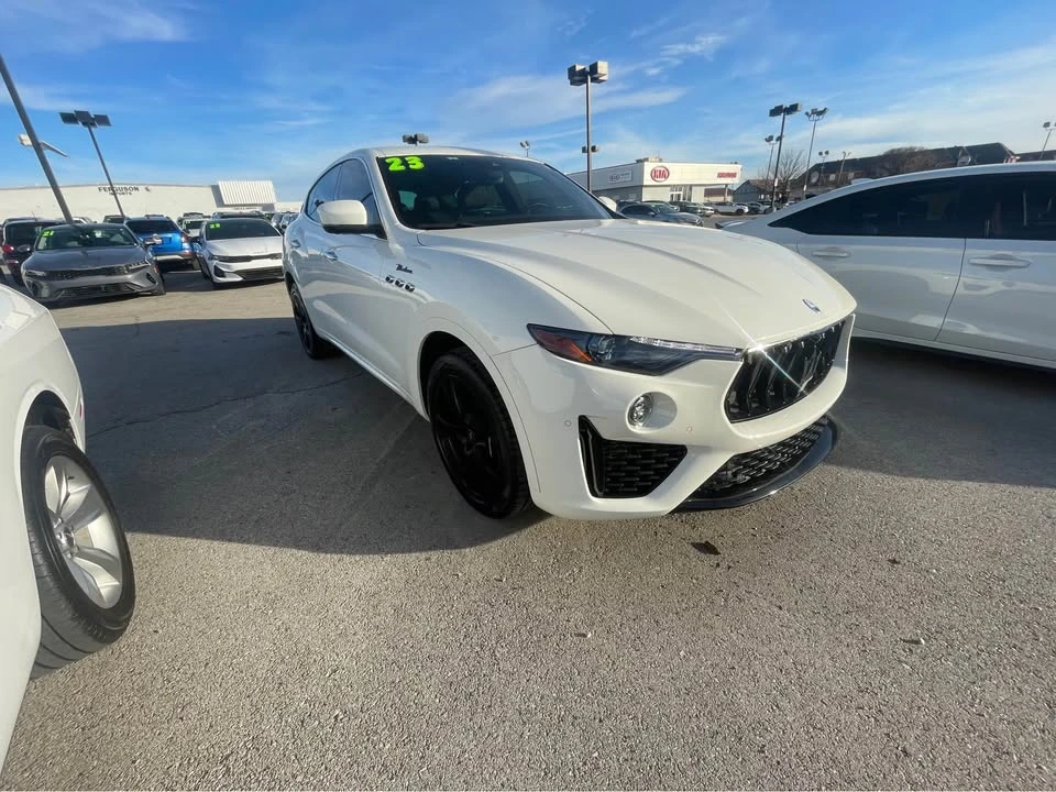 2023 Maserati Levante - Image 3 of 11