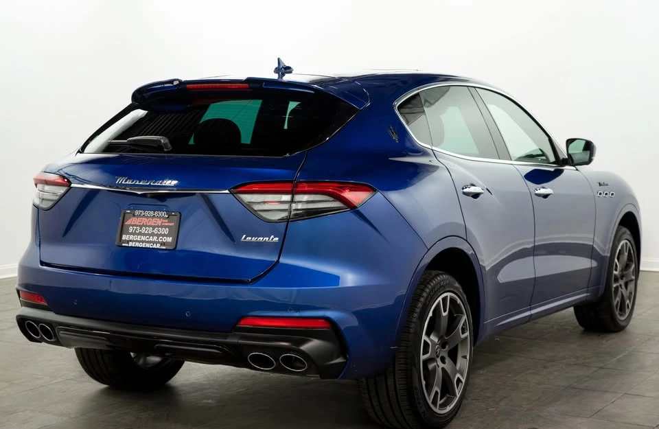 2023 Maserati Levante Modena - Image 10 of 19