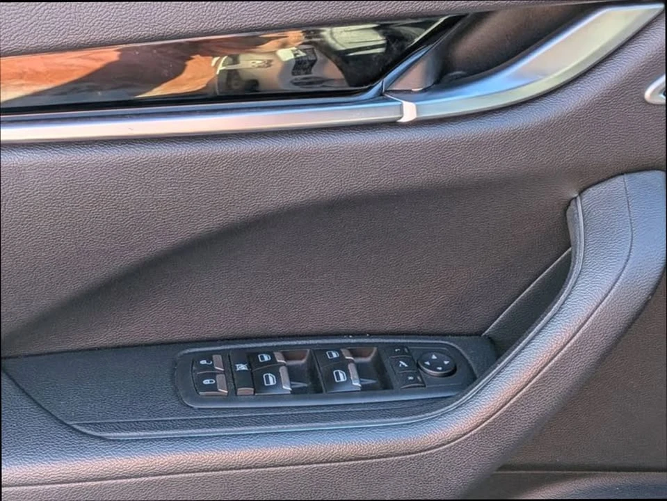 2023 Maserati Levante Modena - Image 11 of 16