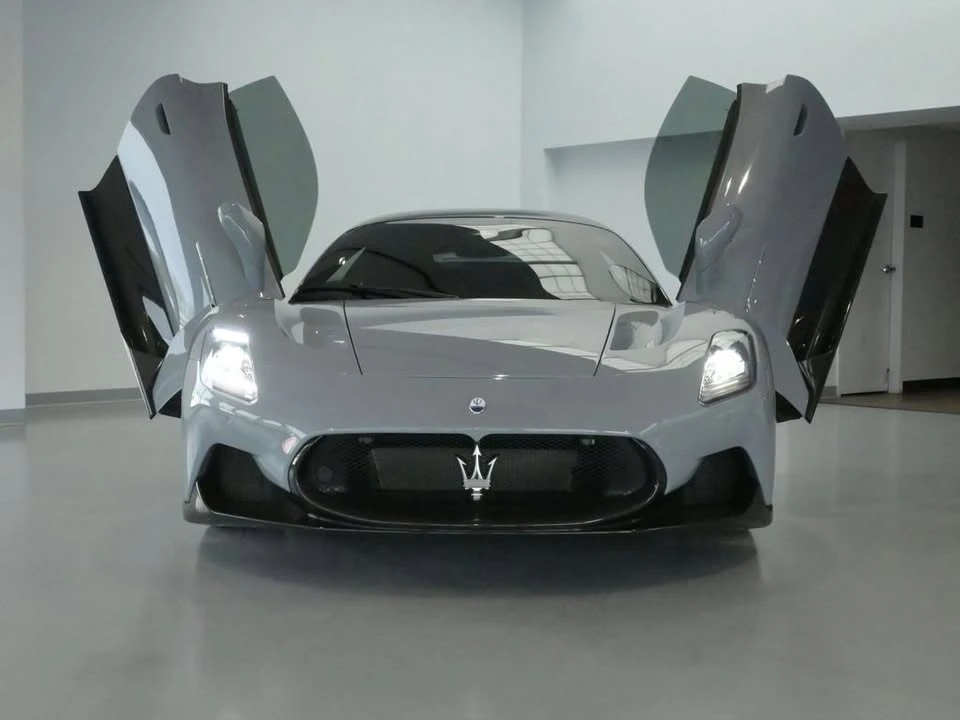 2023 Maserati MC20 - Image 2 of 7