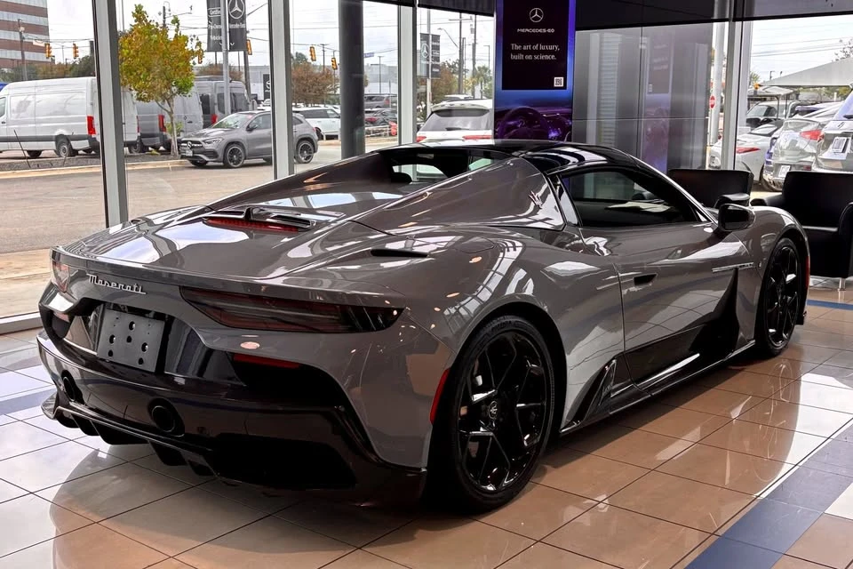 2023 Maserati MC20 Cielo - Image 2 of 13