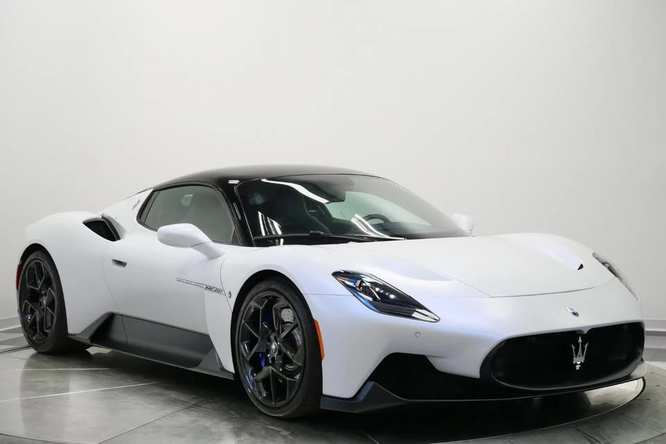 2023 Maserati MC20 - Image 2 of 15