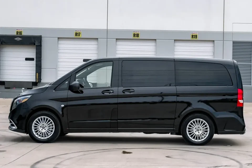 2023 Maybach - Image 3 of 5