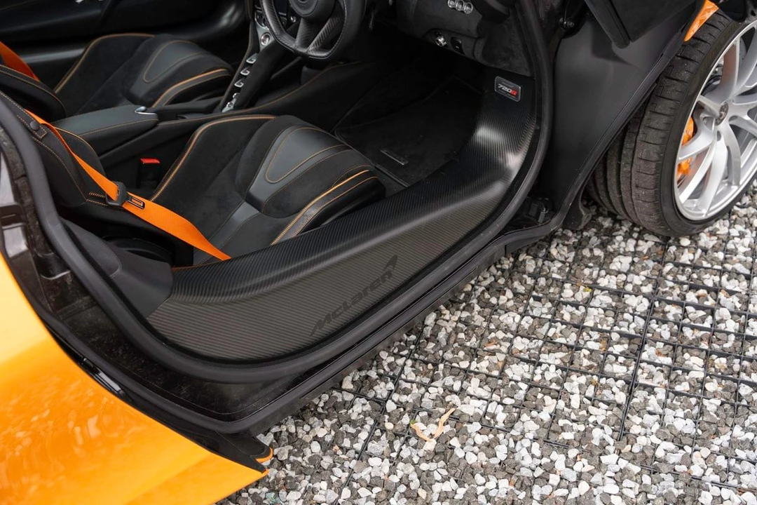 2023 McLaren 720S - Image 27 of 31