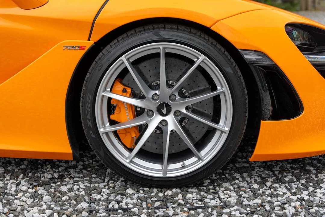 2023 McLaren 720S - Image 22 of 31