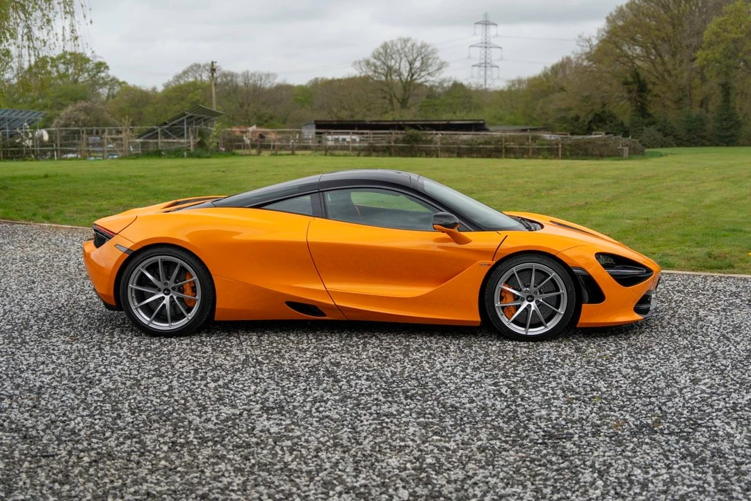 2023 McLaren 720S - Image 18 of 31