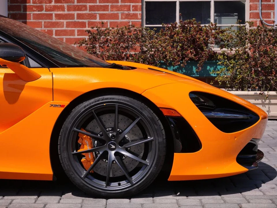 2023 McLaren 720S Spider - Image 7 of 31
