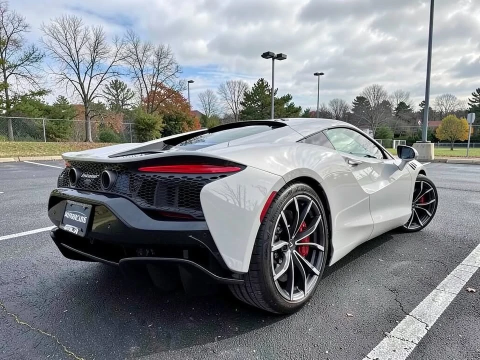 2023 McLaren - Image 3 of 8
