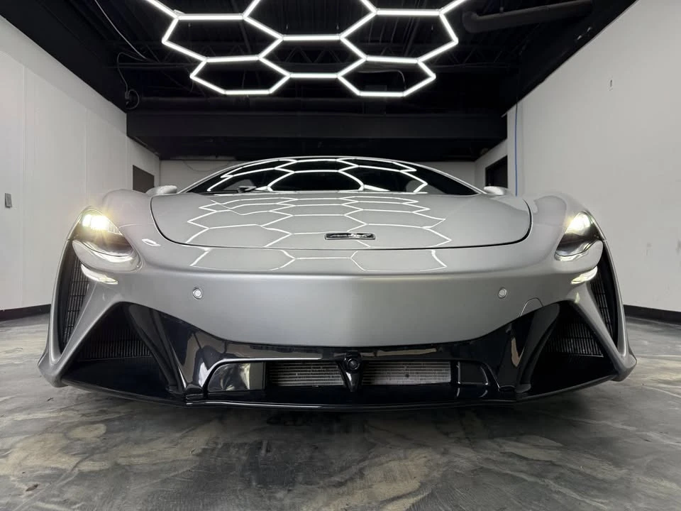 2023 McLaren - Image 6 of 8