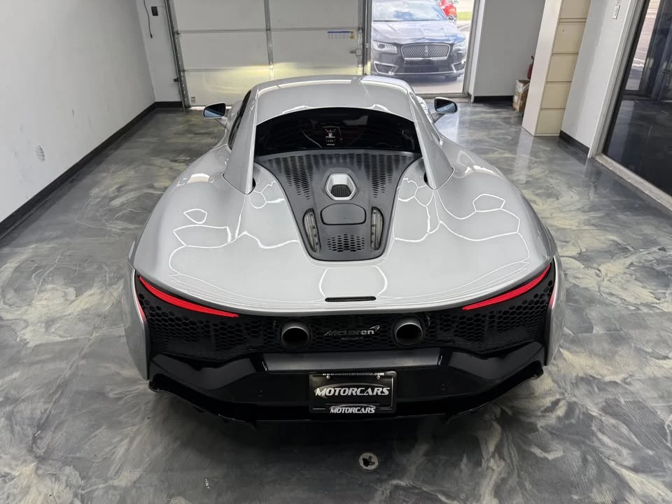 2023 McLaren - Image 2 of 8