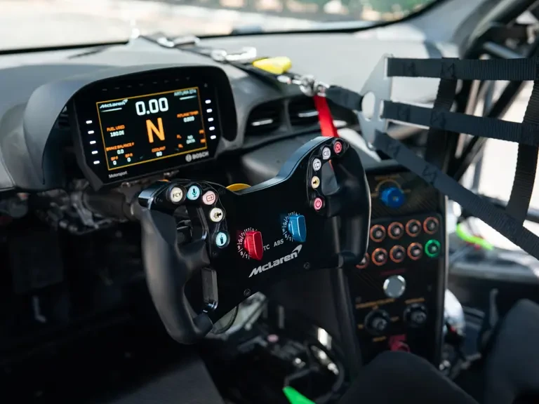 2023 McLaren Artura - Image 17 of 31