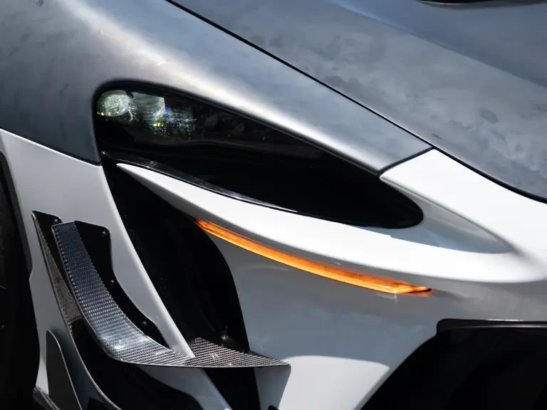 2023 McLaren Artura - Image 28 of 31