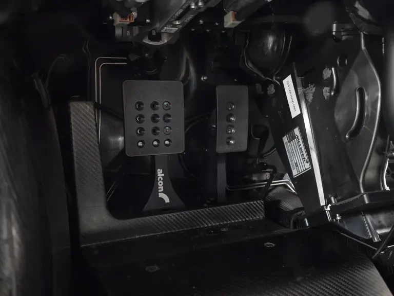 2023 McLaren Artura - Image 16 of 31