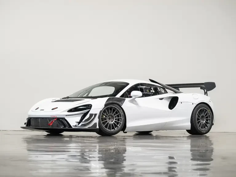 2023 McLaren Artura - Image 2 of 31
