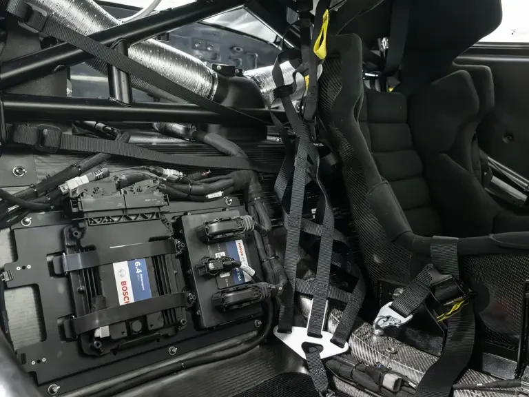 2023 McLaren Artura - Image 20 of 31