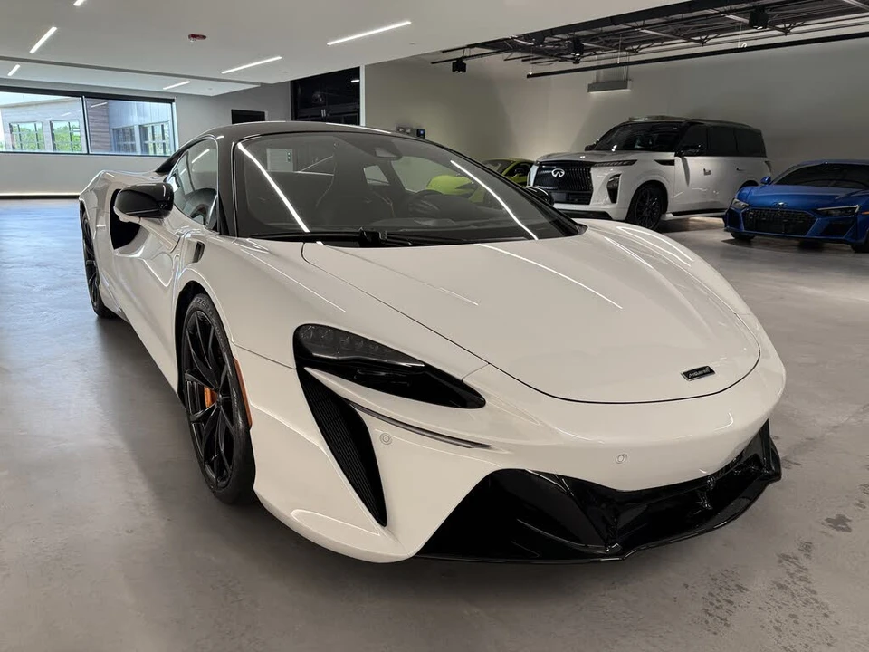 2023 McLaren Artura - Image 7 of 17