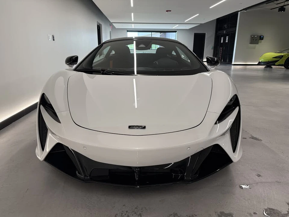 2023 McLaren Artura - Image 8 of 17