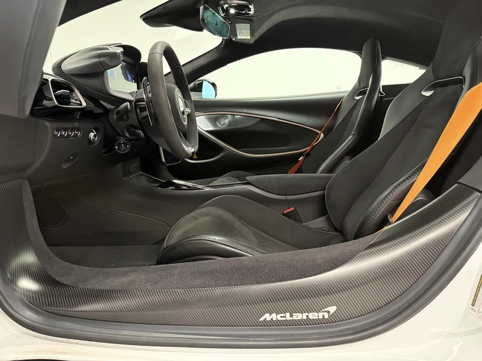 2023 McLaren Artura - Image 2 of 17