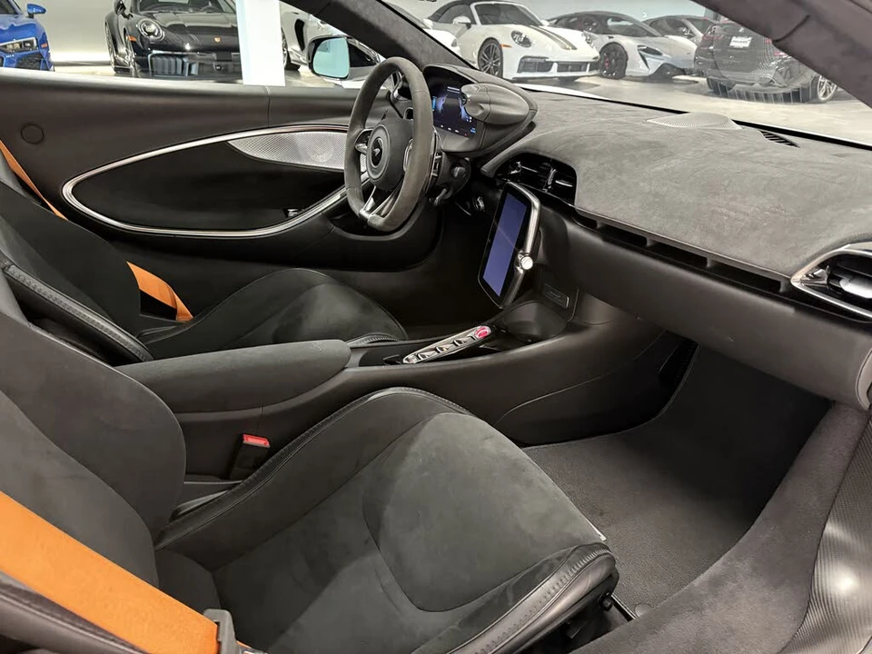 2023 McLaren Artura - Image 15 of 17