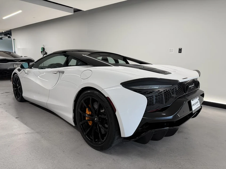2023 McLaren Artura - Image 3 of 17