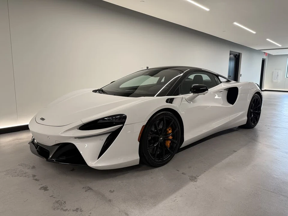 2023 McLaren Artura - Image 9 of 17