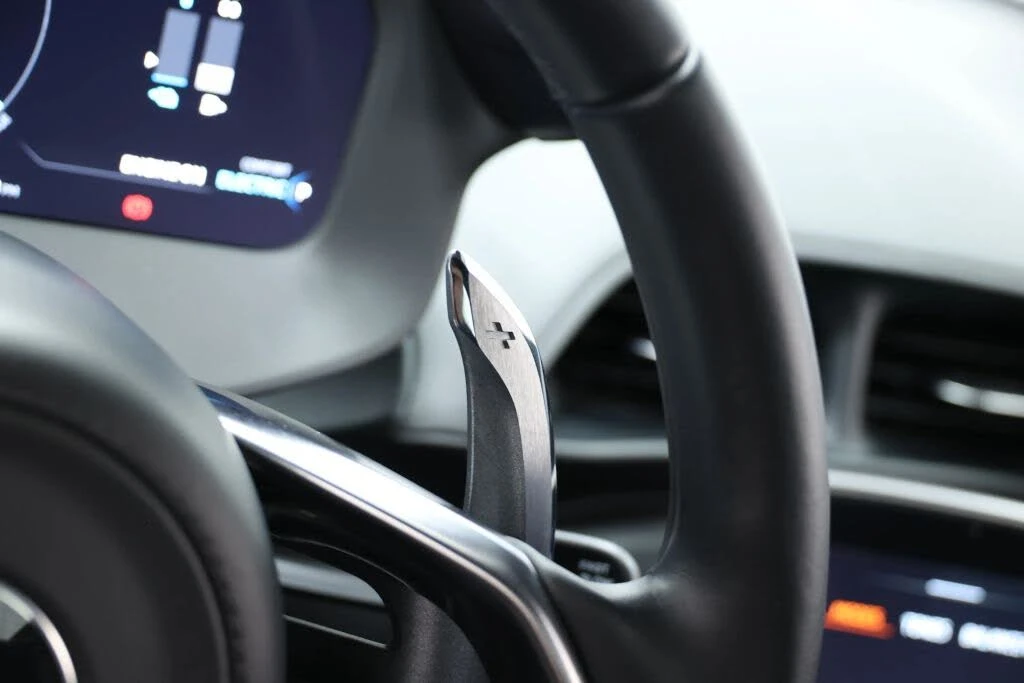 2023 McLaren Artura - Image 30 of 31