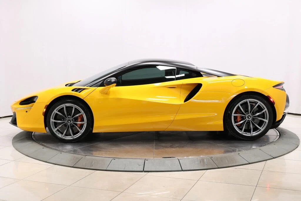 2023 McLaren Artura - Image 8 of 31